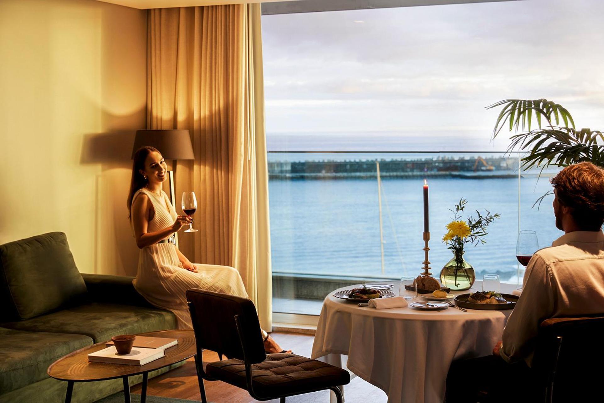 Octant Ponta Delgada Hotel Exterior foto A suite on board